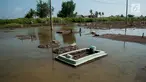 Suasana pemakaman yang terendam rob, di Desa Pantai Bahagia, Muara Gembong, Kabupaten Bekasi, Jawa Barat, Jumat (9/6). Banjir sering terjadi di kawasan tersebut dengan ketinggian air mencapai 50 cm.(Liputan6.com/Gempur M Surya)
