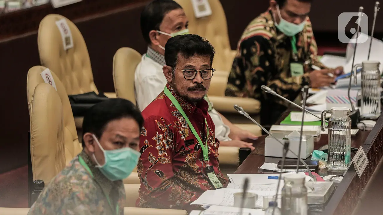 Gunakan Kalung Anti Virus Corona, Mentan Raker dengan Komisi IV