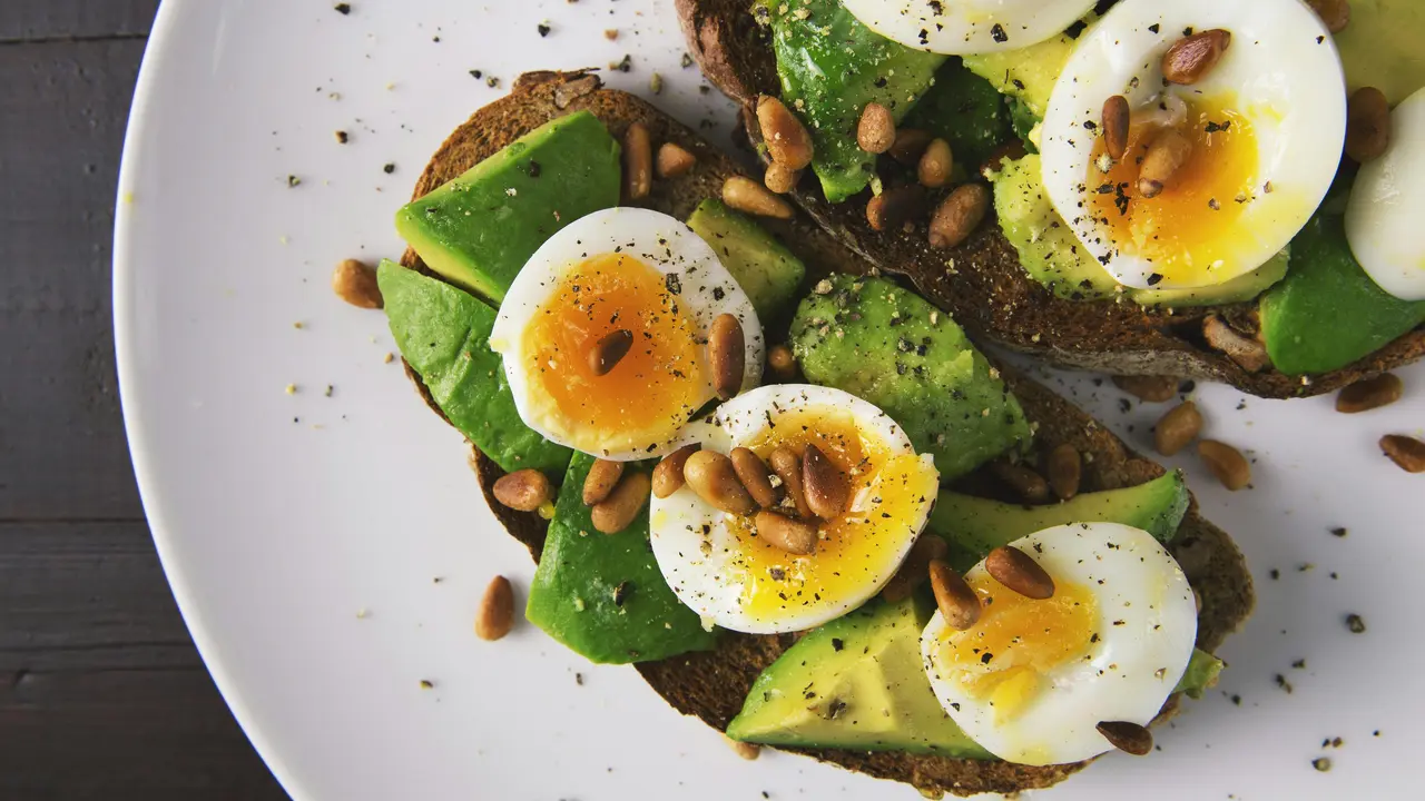 Sarapan sehat yang rendah kalori dan tinggi protein