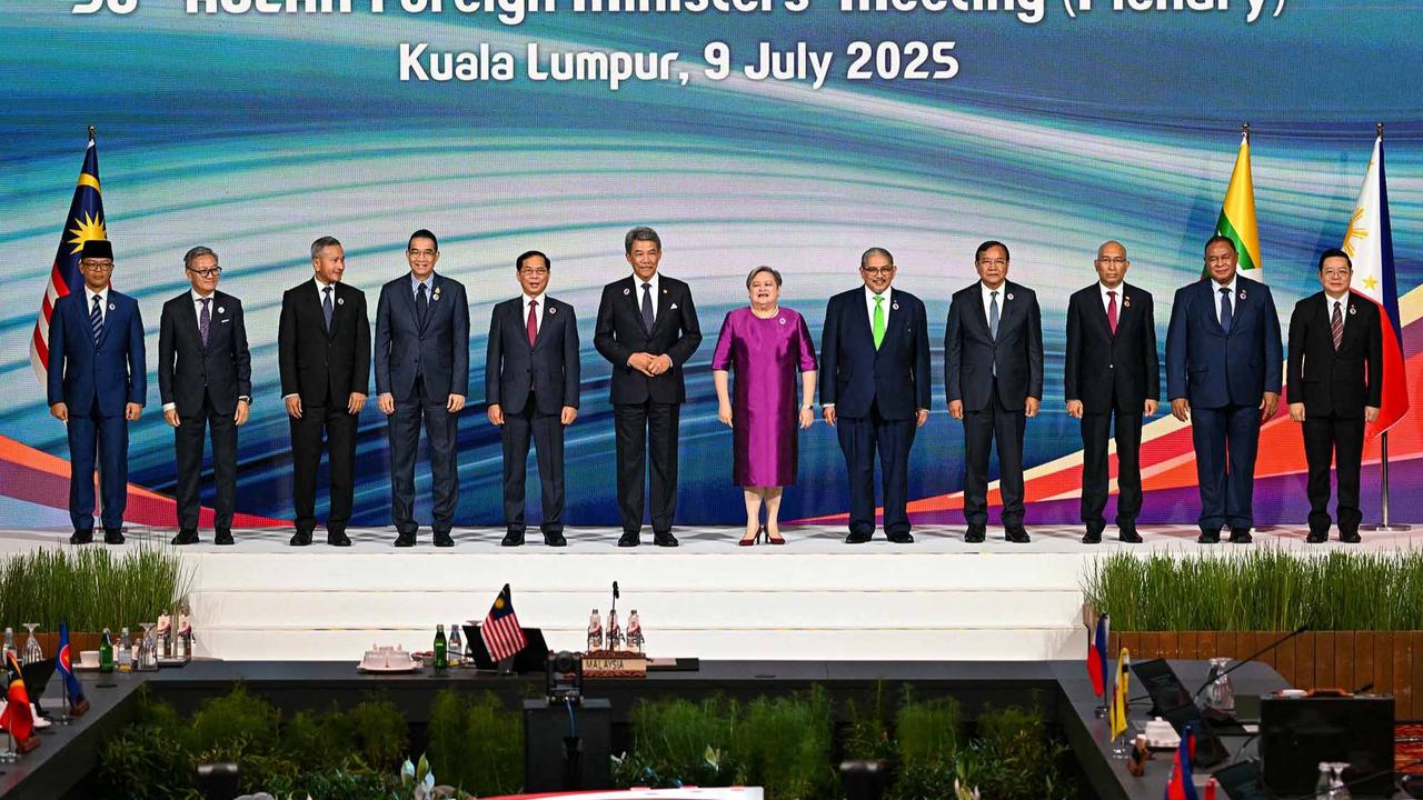 FOTO: Menlu Sugiono Hadiri Pertemuan Menlu ASEAN ke-58: Tegaskan Komitmen untuk ASEAN yang Inklusif dan Tangguh