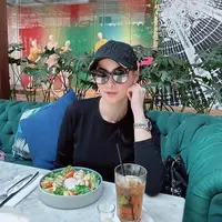 Kini Christy Jusung memang jarang terlihat di layar kaca. Walaupun demikian, ia cukup aktif di media sosial. [Foto: Instagram/christyjusung]