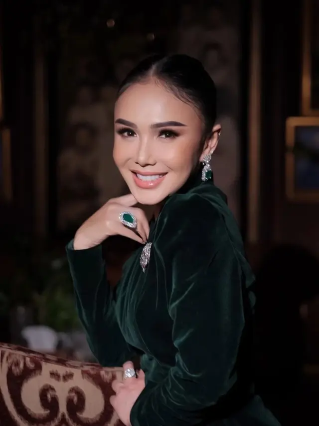 Gaya Yuni Shara di Peluncuran Video Musik “Save Our World” Karya SBY