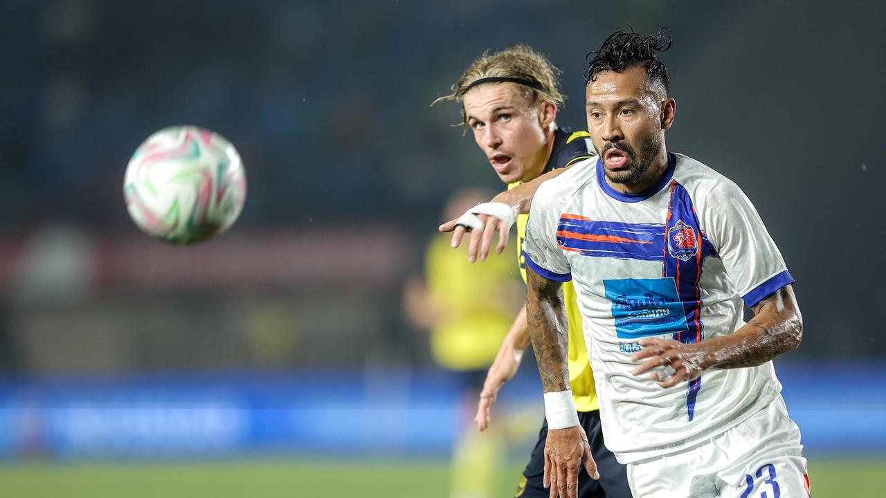 FOTO: Port FC Kalahkan Oxford United, Boyong Trofi Piala Presiden 2025 ke Thailand