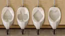 Toilet ini bentuknya seperti simbol-simbol yang ada di kartu remi. (cntuke.com)