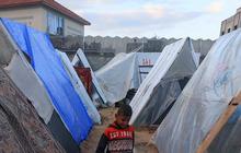 FOTO: Nestapa Pengungsi Palestina di Jalur Gaza Terkepung Genangan Banjir