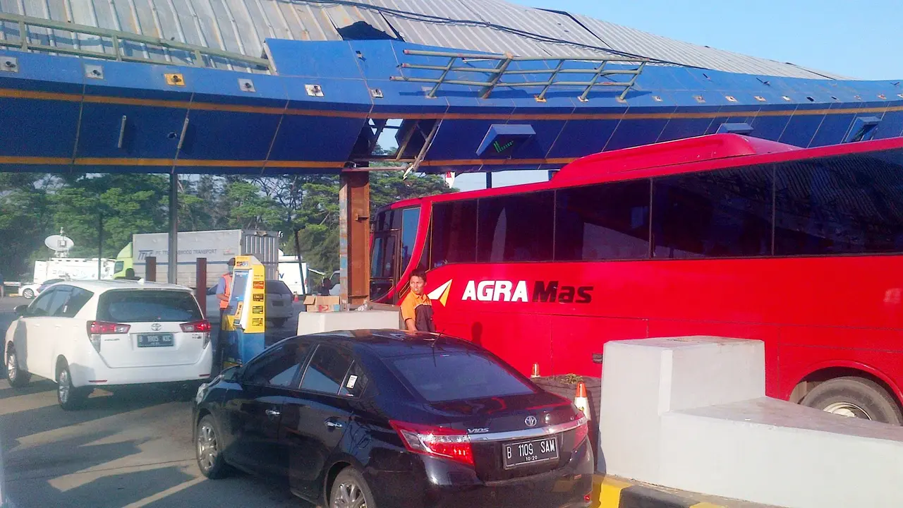 20160215-cikunir-jakarta-bus