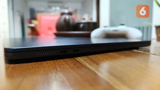 <p>MacBook Air M3 memiliki bodi tipis dan ringan untuk dibawa-bawa. (Liputan6.com/ Agustinus Mario Damar)</p>