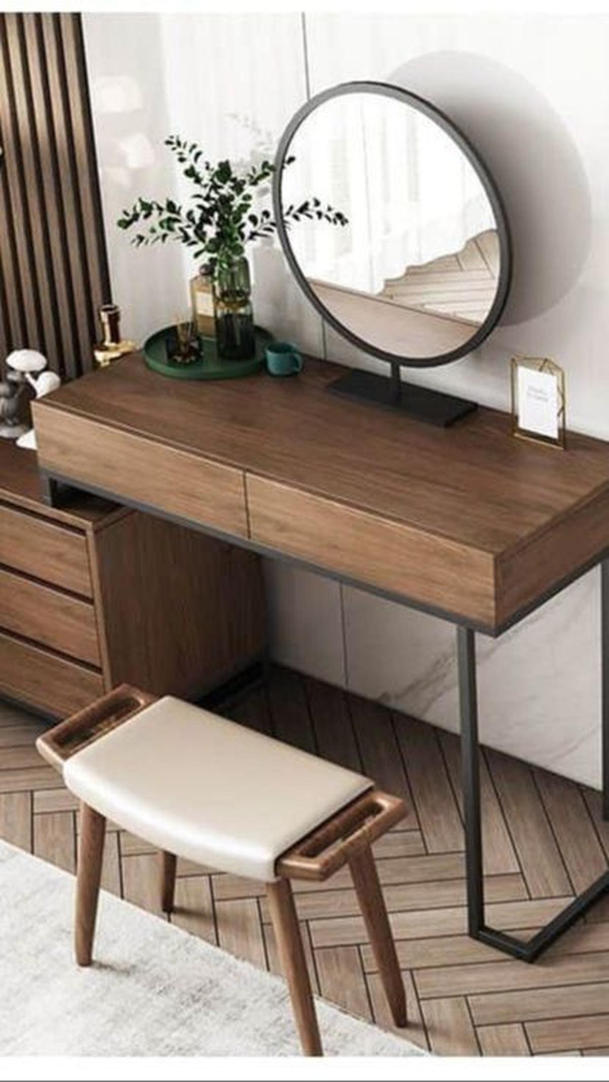 1.&nbsp;Model Meja Rias Modern Bahan Kayu