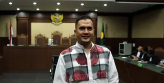 Proses panjang harus dilalui oleh Saipul Jamil. Setelah mengikuti proses panjang kasus pencabulan, mantan suami Dewi Perssik itu kini proses kasus penyuapan Panitera Pengadilan Jakarta Pusat. (Deki Prayoga/Bintang.com)