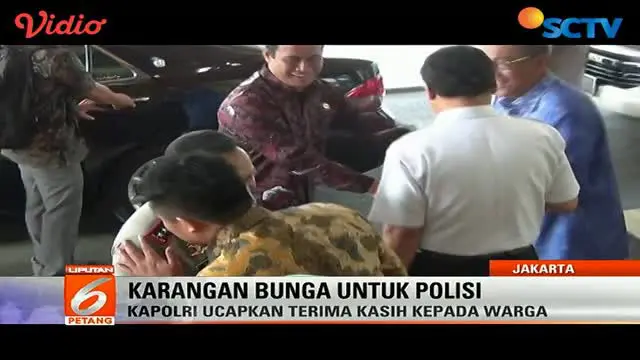 Melalui karangan bunga, masyarakat mengapresiasi kinerja Polri & TNI dalam menjaga persatuan Indonesia.