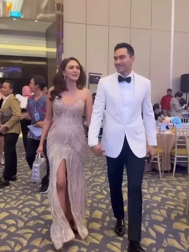 Darius SInathrya dan Donna Agnesia (Instagram/dagnesia)