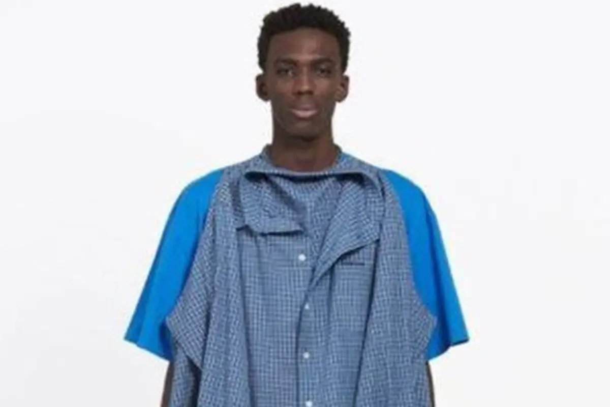 Balenciaga T-Shirt/Shirt/Copyright balenciaga.com