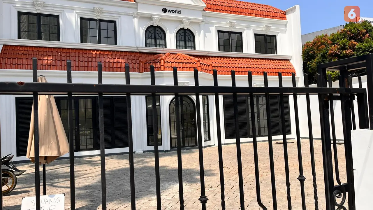 Kantor World Coin Bundaran Senayan Tutup. Liputan6.com/Reanthonio Oktovier Sinanu