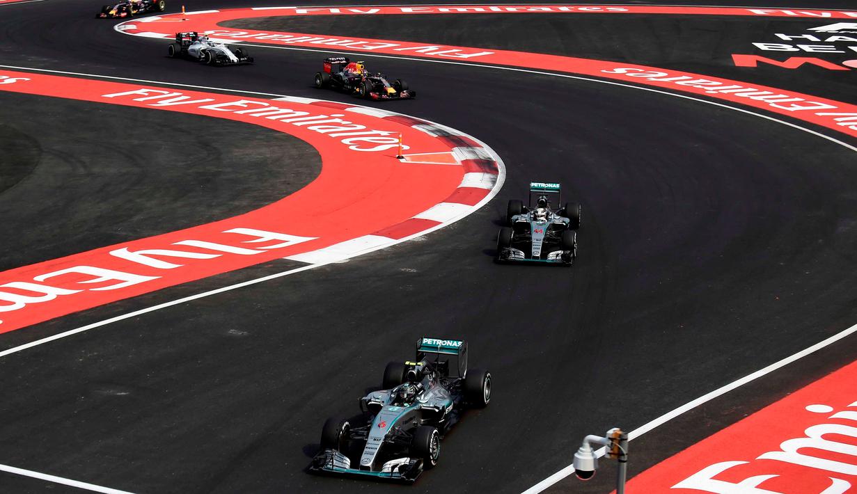 Suasana balapan F1 GP Meksiko di Sirkuit Autodromo Hermanos Rodriguez, Senin (2/11/2015) dini hari WIB. (AFP Photo/Alfredo Estrella)
