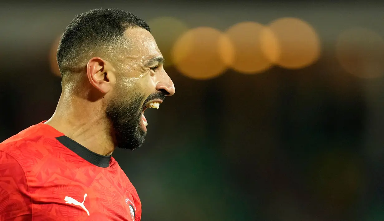 Pemain Mesir, Mohamed Salah melakukan selebrasi setelah mencetak gol ke gawang Benin dalam laga 16 besar Piala Afrika 2025 di Grand Stadium, Agadir, Maroko, Senin (05/01/2026) waktu setempat. (AP Photo/Mosa'ab Elshamy)