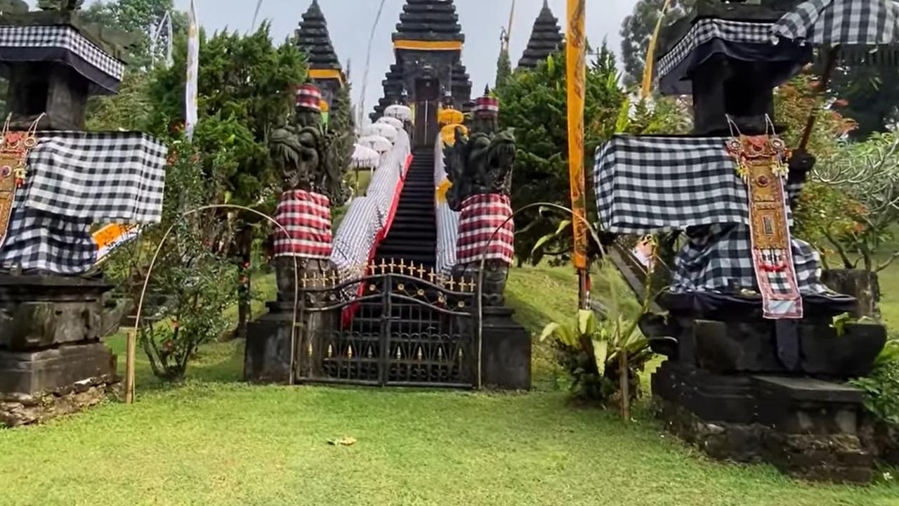 Melihat Bekas Kerajaan Pajajaran di Kaki Gunung Salak Bogor, Bentuknya Mirip Istana Kini jadi Destinasi Wisata Religi