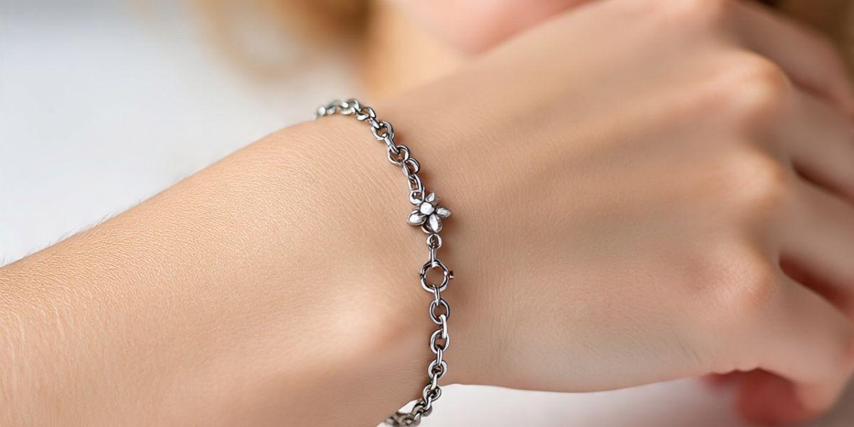 Ilustrasi Gelang Rantai Titanium
