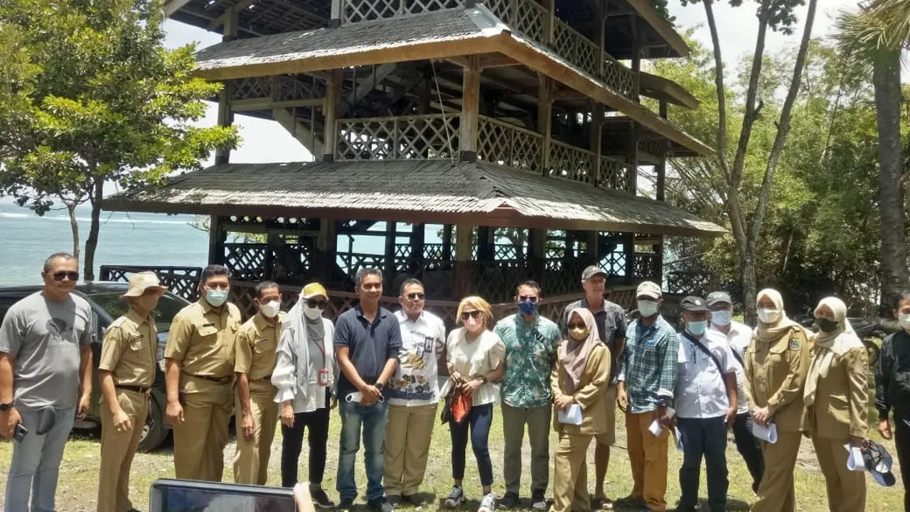 Tim dari Kemenko Marves Tinjau G-land Banyuwangi jelang pelaksanaan lomba selancar dunia. (Istimewa)