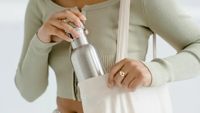 Kepribadianmu Ternyata Bisa Terbaca dari Botol Tumbler yang Kamu Pakai, Cek di Sini