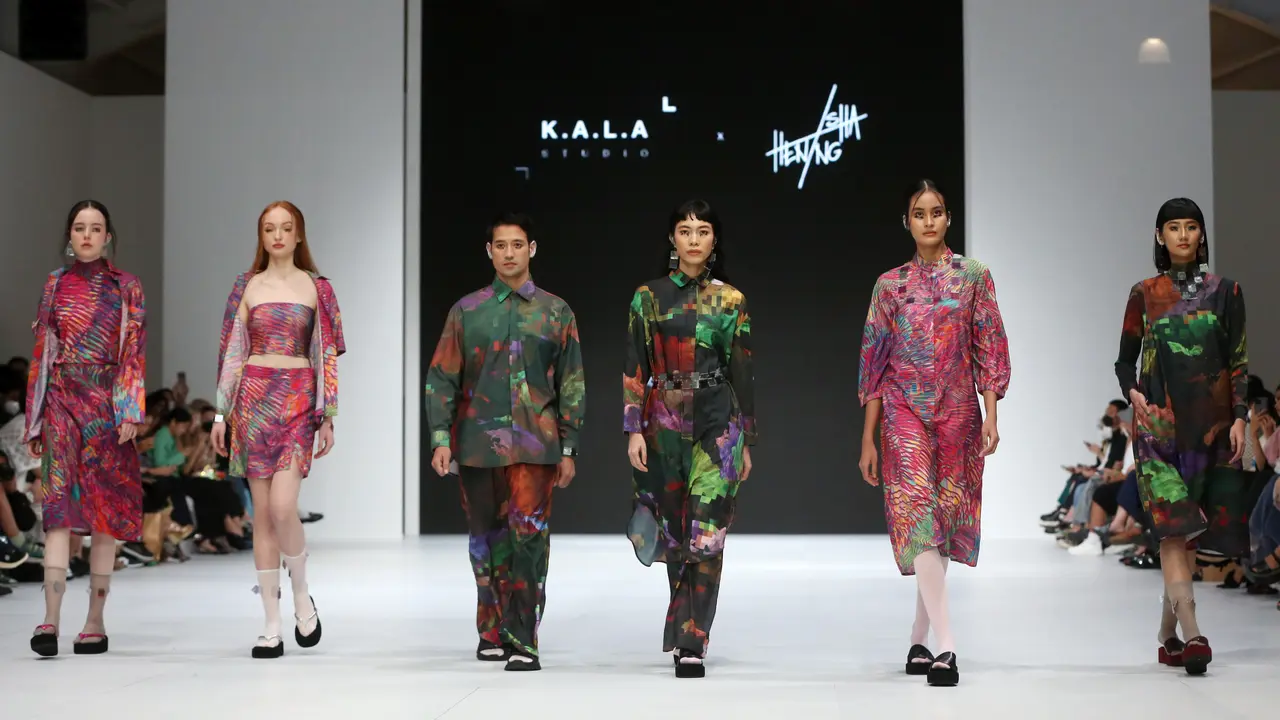Makna Transisi di Motif Grafis K.A.L.A Studio x Isha Hening di Jakarta Fashion Week 2023
