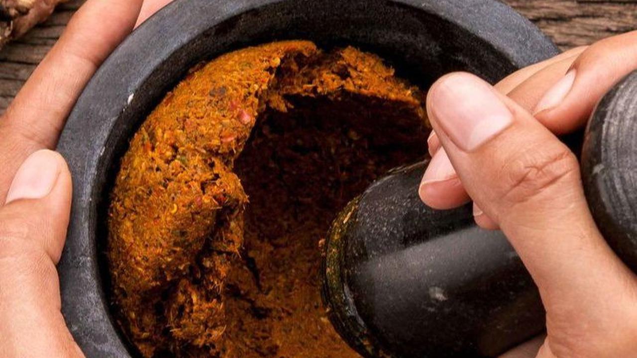 Cara Membersihkan Cobek Batu dengan Benar, Lakukan Hal Ini