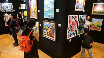 Dispar DIY Dorong Ekonomi Kreatif Seniman Neurodivergen Melalui Pameran "Jejak Warna" UGM