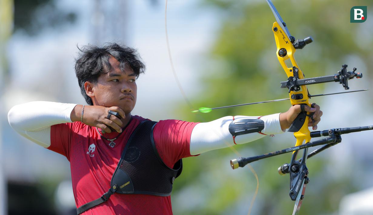 Kali ini, cabang olahraga (cabor) panahan Indonesia berhasil menyumbang medali emas dari nomor panahan recurve beregu putra. (Bola.com/Bagaskara Lazuardi)