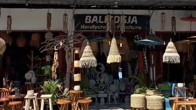 Kerajinan di Desa Wisata Kasongan