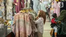 Terlihat ada cukup banyak orang yang berjalan di sekitar koridor. (Liputan6.com/Faizal Fanani)