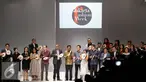 Wagub DKI Jakarta Djarot Saiful Hidayat, Kepala Badan Ekonomi Kreatif (Bekraf) Triawan Munaf, dan Ketua JFW Svida Alisjahbana memukul rebana pada pembukaan Jakarta Fashion Week 2017 di Senayan City, Jakarta, Sabtu (22/10). (Liputan6.com/Immanuel Antonius)