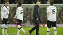 <p>Pelatih Manchester United, Erik ten Hag meninggalkan lapangan setelah pertandingan melawan Liverpool pada lanjutan Liga Inggris di stadion Anfield, Inggris, Minggu (5/3/2023). Liverpool memenangkan pertandingan melawan Manchester United dengan skor telak 7-0. (AP Photo/Jon Super)</p>