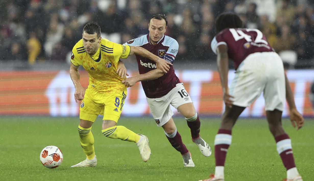 Hasil ini tak mengubah posisi klasemen kedua tim. West Ham tetap lolos sebagai juara grup dengan 13 poin, sementara Dinamo Zagreb menduduki peringkat kedua dan berhak mengamankan tiket ke babak play-off. (AP/Ian Walton)