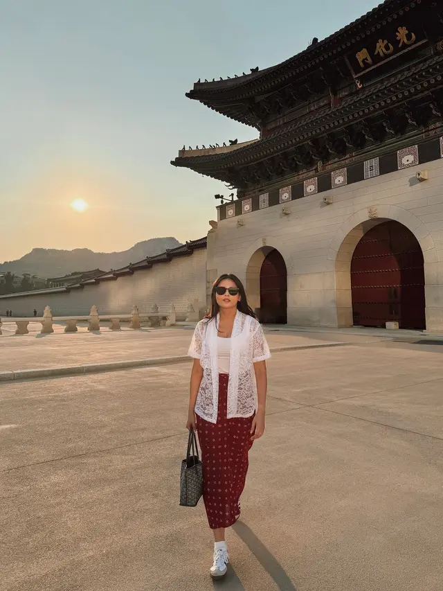 7 Potret Yunita Siregar Liburan di Korea Selatan, Berkebaya di Gyeongbokgung Palace