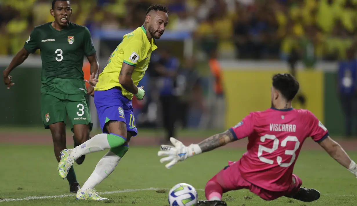 Striker Timnas Brasil, Neymar berusaha mencetak gol ke gawang Bolivia pada laga Kualifikasi Piala Dunia 2026 zona Conmebol di Mangueirao Stadium, Belem, Brasil, Sabtu (9/9/2023) pagi WIB. (AP Photo/Bruna Prado)