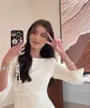 Saking ngefans-nya sama Hong Hae In, Sabrina Chairunnisa kerap tiru gaya busananya. Termasuk saat ikut fan meeting Kim Soo Hyun di Sentul [@sabrinachairunnisa_]