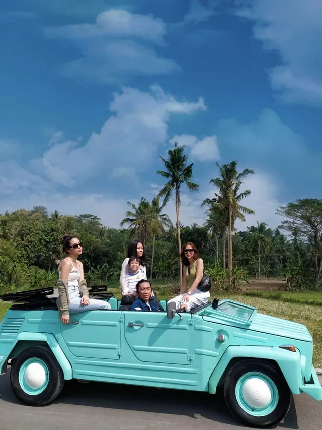 6 Momen Bimbim Slank Liburan Bareng Keluarga di Yogyakarta