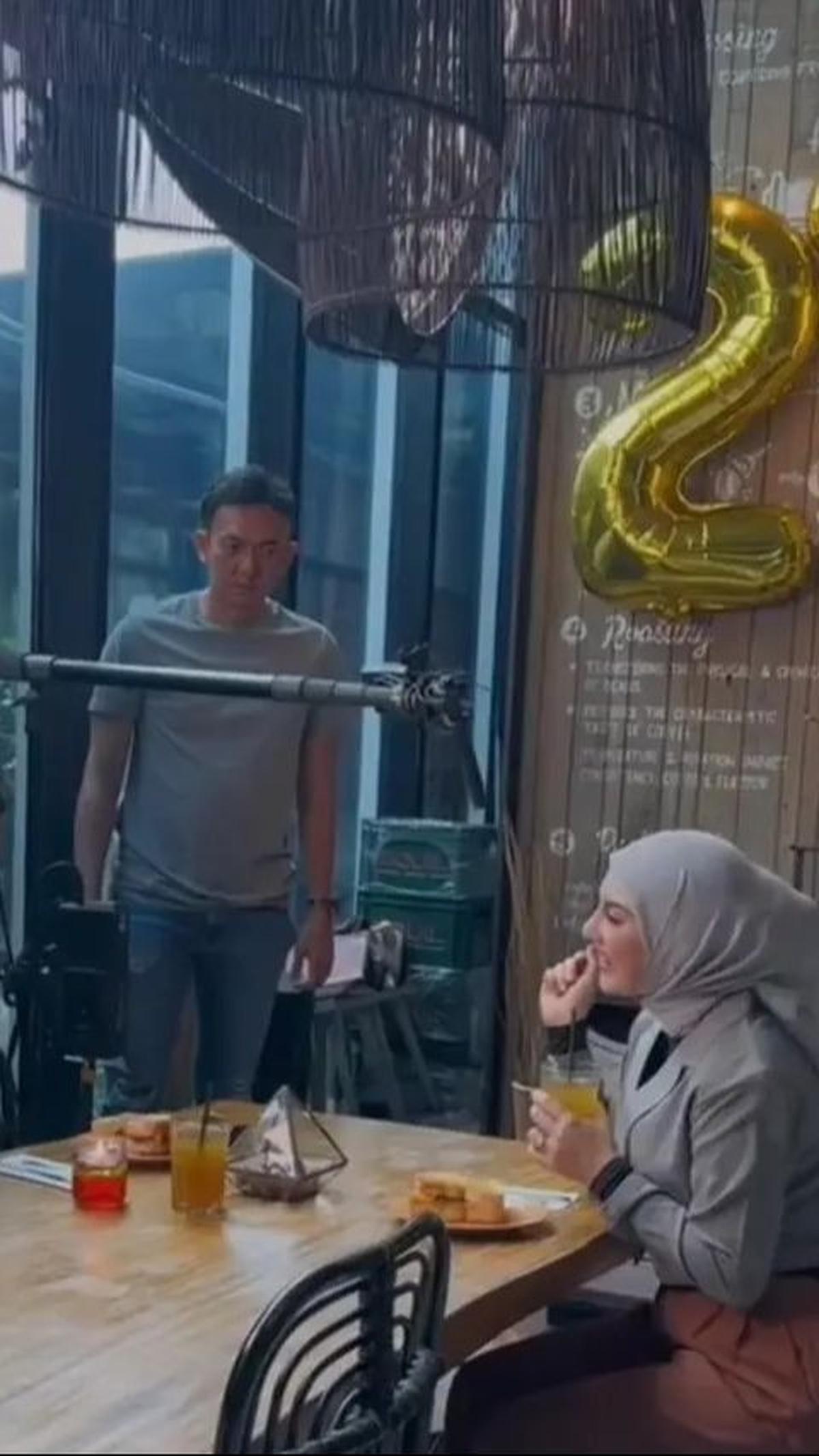 Usai menggugat cerai Ammar Zoni, Irish Bella disibukkan dengan aktivitas pekerjaannya.