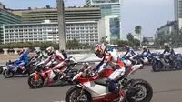 Sejumlah pembalap MotoGP melakukan parade di Bundaran HI, Jakarta. (Foto: Ady Anugrahadi/Liputan6.com)