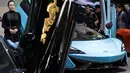 Tampilan mobil McLaren yang dipamerkan dalam Auto China 2018 di Beijing (26/4). Pameran mobil dan teknologi ini digelar mulai 25 April sampai 4 Mei di Beijing, China. (AP Photo / Andy Wong)