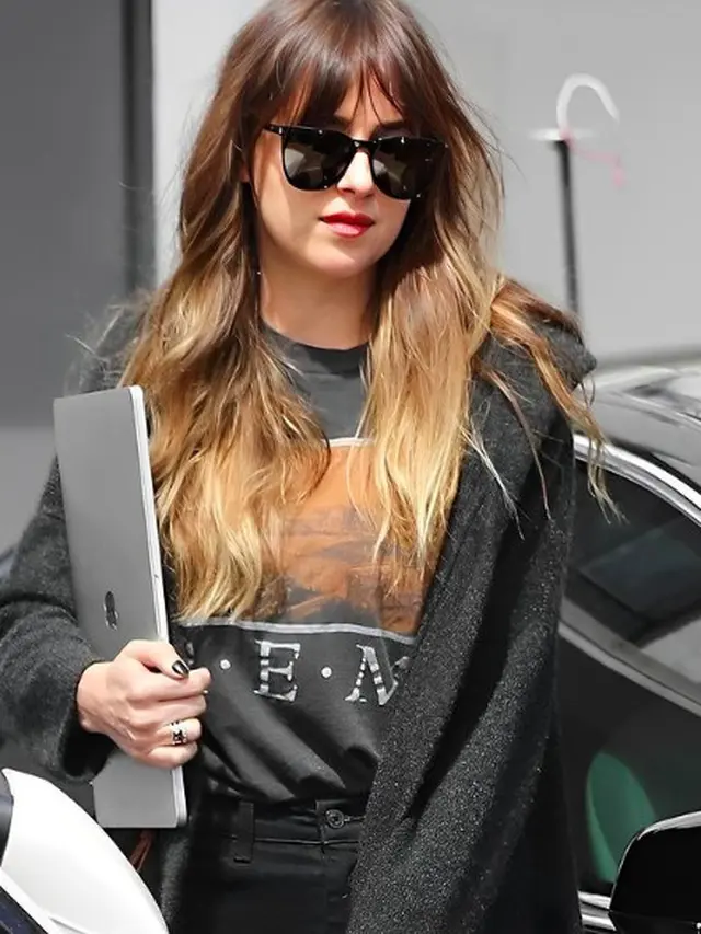 7 Potret Cantik dan Memesona Dakota Johnson, Pacar Vokalis Coldplay ...