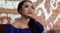 Erika Pacul, Buruh Konveksi yang Namanya Melejit di Dunia Nyanyi