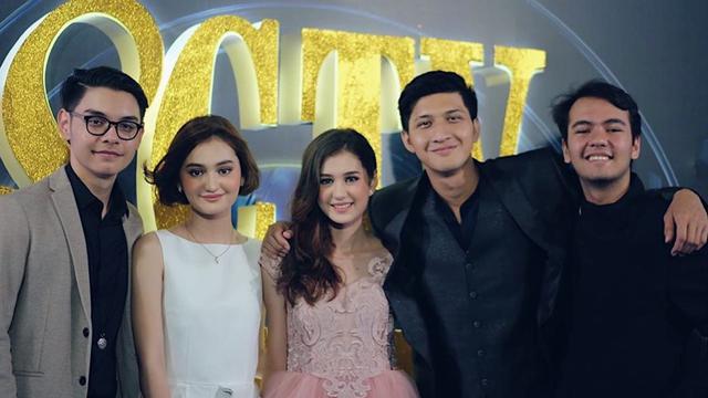 6 Momen Manis Adik Irish Bella dan Kekasih, Romantis