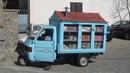 Pada tahun 2003, Antonio La Cava, pensiunan guru sekolah di Italia membuat "Bibliomotocarro", sepeda motor yang sudah dimodifikasi dan di dalamnya dilengkapi buku yang jumlahnya lebih dari 700 buku. (pinterest.com)