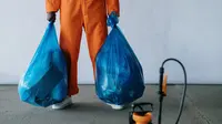 Cara Mencegah Lalat Masuk ke Tempat Sampah (Photo by cottonbro studio on Pexels)