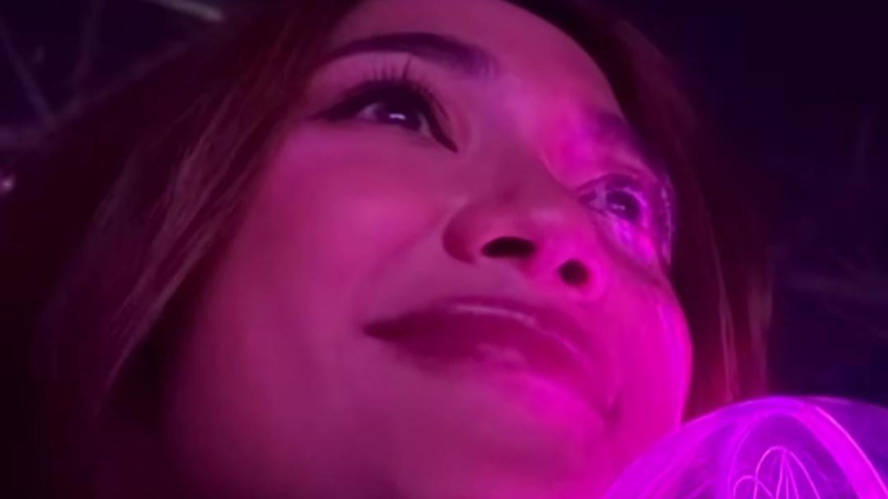 Momen Seru Marion Jola Nonton konser 2NE1 'Welcome Back' di Jakarta