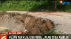 Diperkirakan, hujan lebat yang tak kunjung reda adalah salah satu faktor penyebab amblesnya jalan.