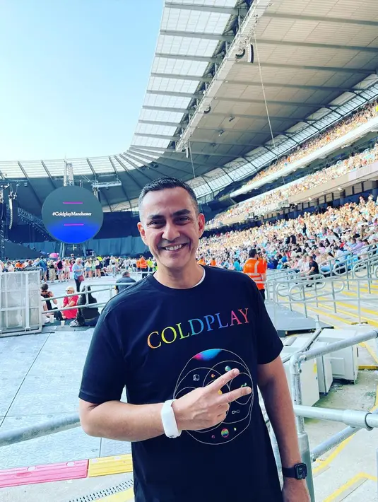 Bahkan, Ferdy telah lama merencanakan untuk menyaksikan konser tersebut. Ia mengaku telah membeli tiket sejak Agustus tahun lalu. Sebelum mendengar kabar akan konser di Indonesia. [Instagram/ferdyhasan]