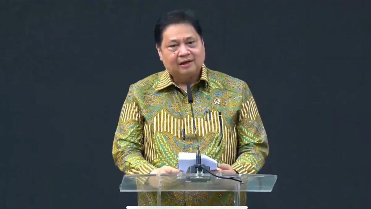 "Tahun 2030 ini kita berharap bisa mencapai negara berpenghasilan menengah, terlepas dari middle income trap, di mana Indonesia diperkirakan pertumbuhan GDP, income per kapita itu di atas USD 10.000 selepas 2030,"&nbsp;<br>