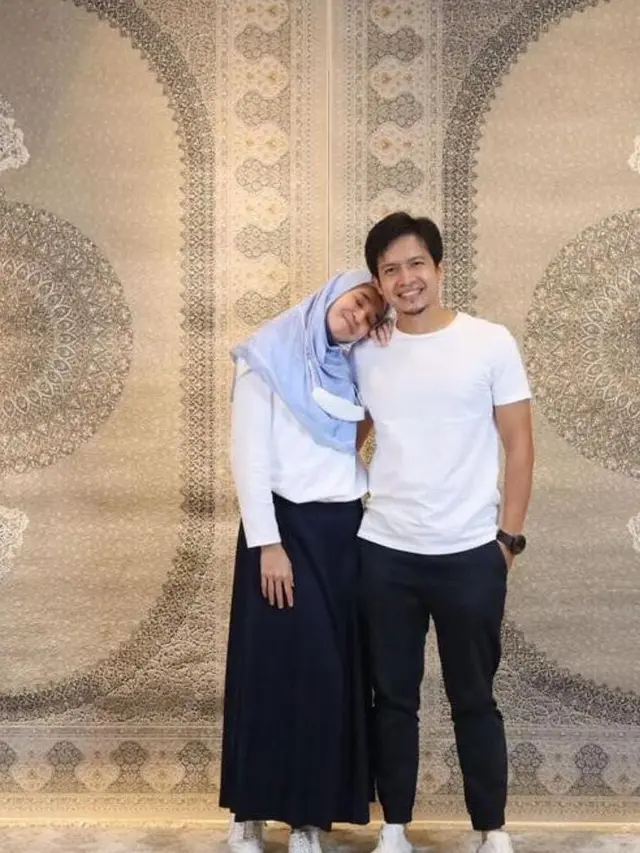 Potret mesra Dhini Aminarti dan Dimas Seto