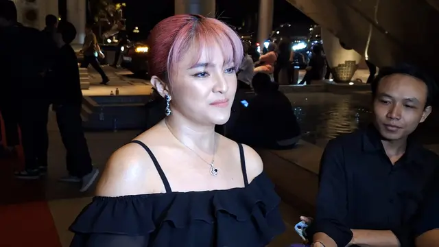 Pedenya Marshanda kondangan sendirian ke resepsi Luna-Maxime,  jawab tudingan 'nggak laku'